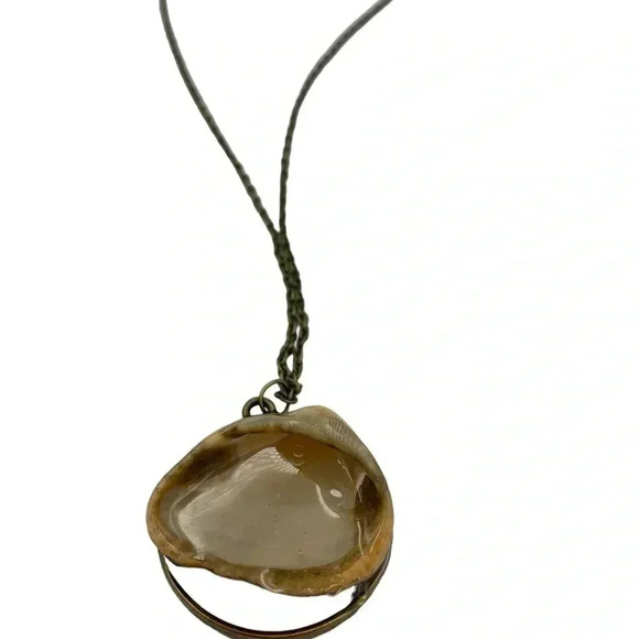 Seashells by the Seashore Cockle Shell Resin Statement Necklace Bronze Chain 22" - Picture 4 of 5